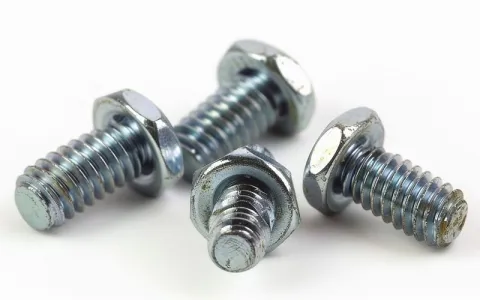 服务器GPU模组固定技巧与机箱螺丝选型指南