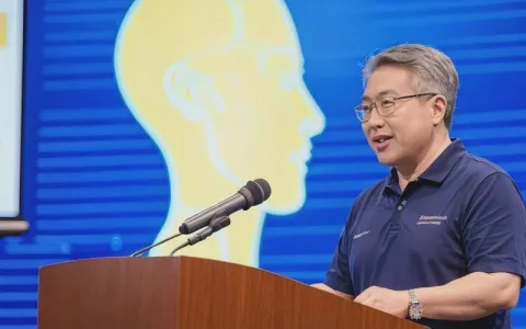 人工智能赋能护理实践的前沿分析与挑战应对