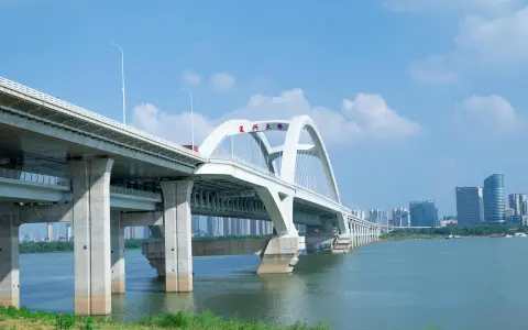 阿里云BGP数据中心怎么选？5大优势与部署建议