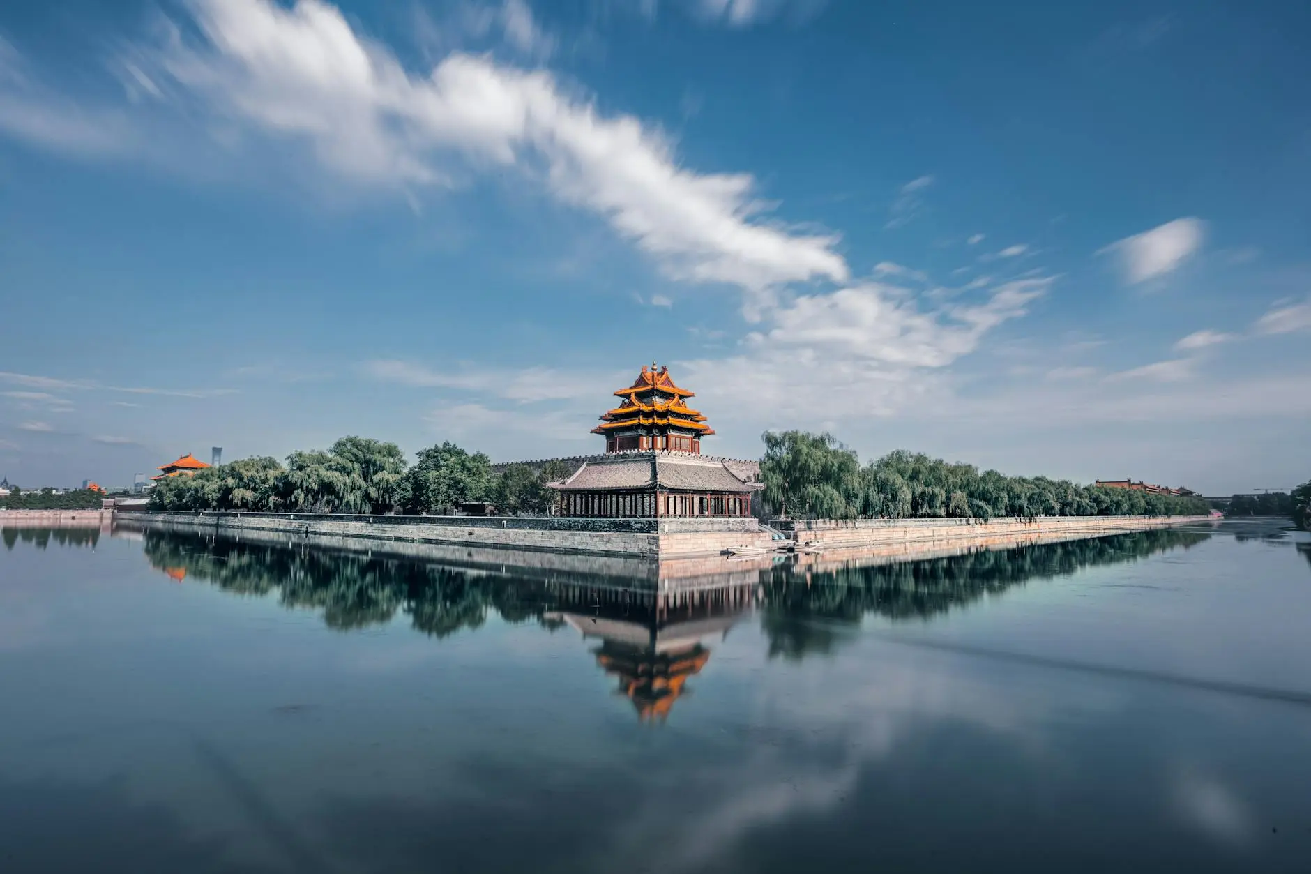 华为云与阿里云区别在哪?5个维度教你快速选对云服务