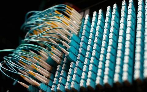 服务器托管还是上阿里云？一篇给你讲明白怎么选