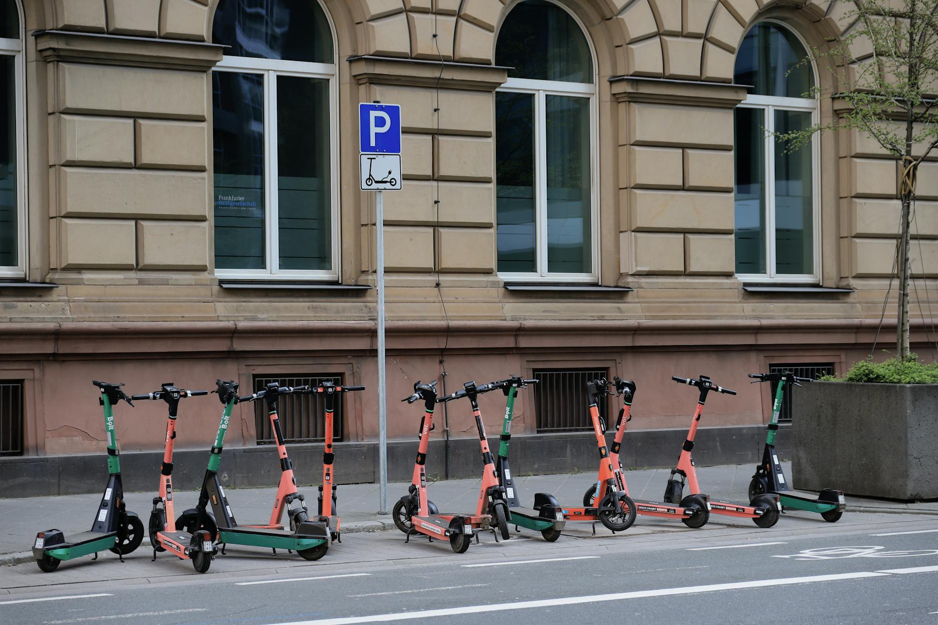 阿里巴巴背后马云到底还持多少股，真相聊给你听