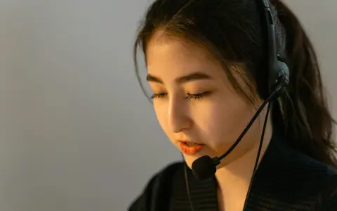 阿里云邮箱的客服电话是多少，官方最新联系方式怎么查？