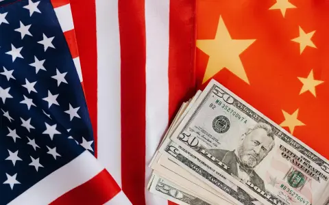 马云是如何创立并带领阿里巴巴走向成功的？