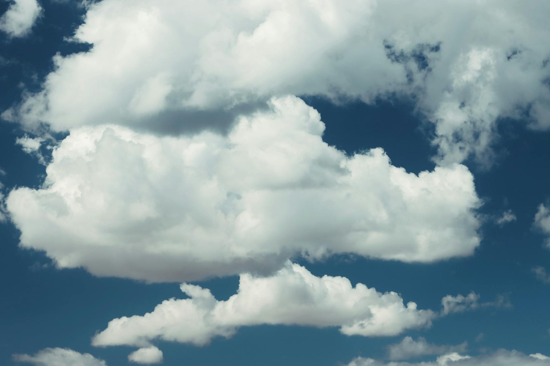 阿里云专业版对比盘点：功能、性能与价格怎么选