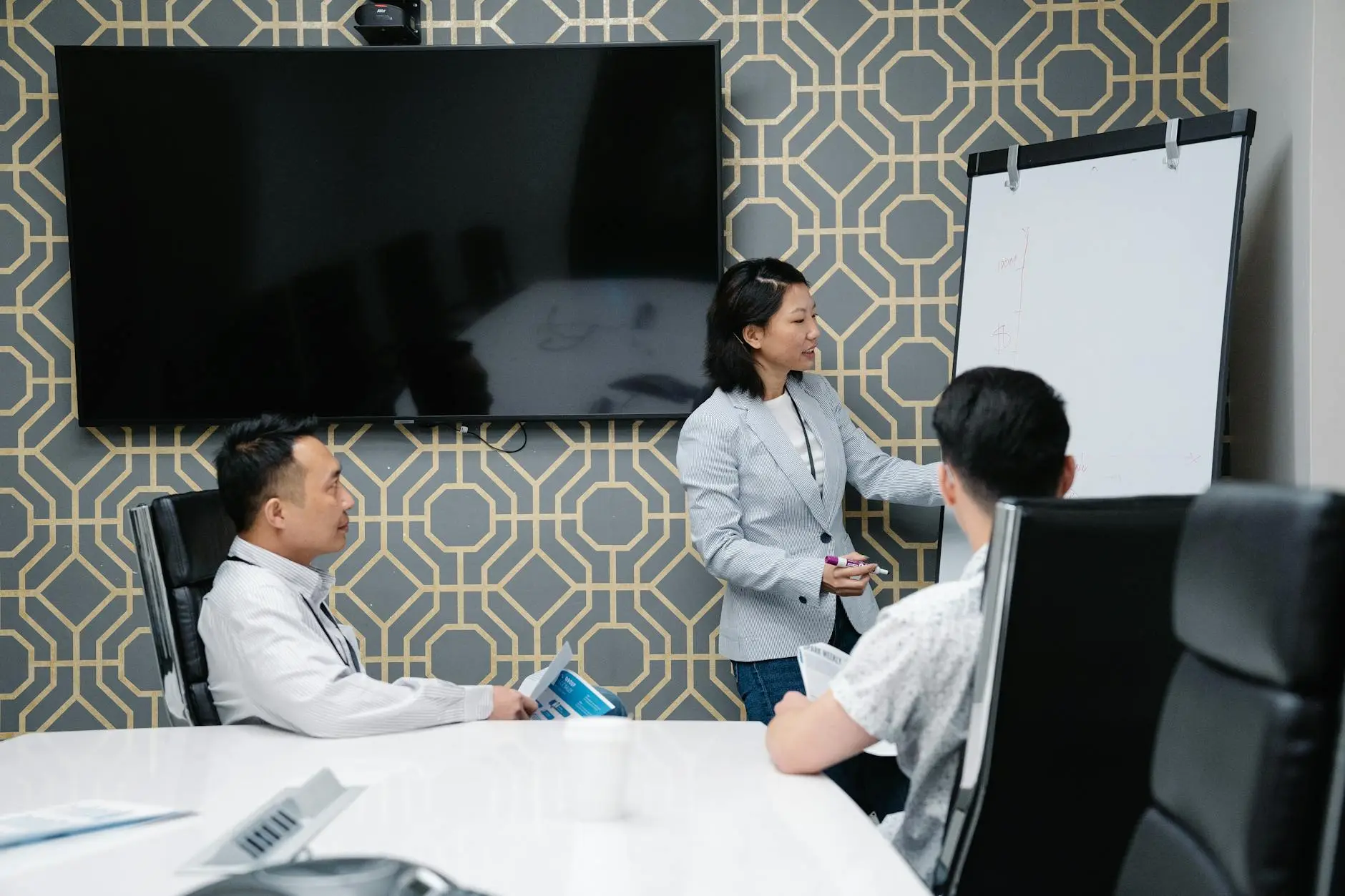 马云现在还是阿里的老板吗?一句话给你讲明白