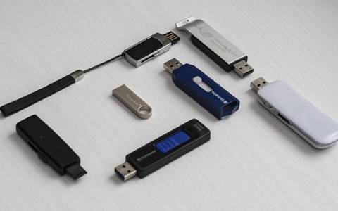 互联网企业腾讯阿里云盘之争：存储入口背后的生态博弈