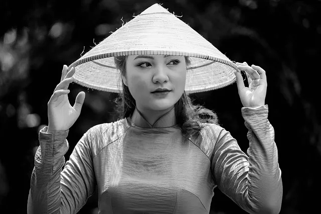 腾讯发马云的黑白照片,背后传递了怎样的信号?