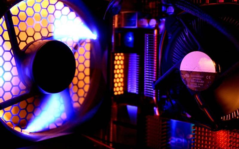 深入理解云服务器的虚拟CPU原理、性能边界与选型方法