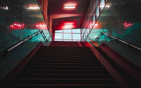 云服务器搭建楼梯平台全流程拆解与实战避坑指南