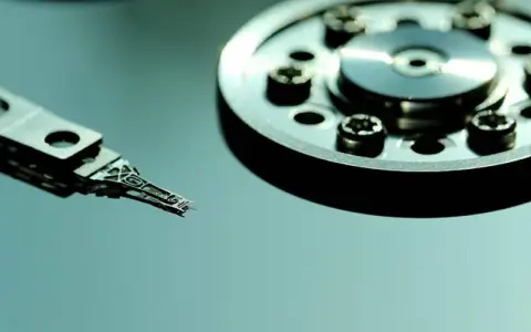 锐捷云服务器硬盘接口怎么选？一文看懂性能、兼容与部署逻辑